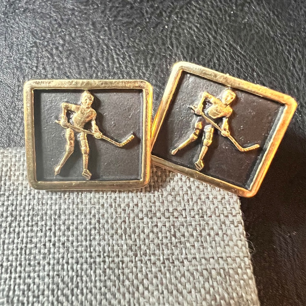Vintage Gold Tone Ice Hockey Player Square Cufflinks Pat 2974381 One Size Sporty